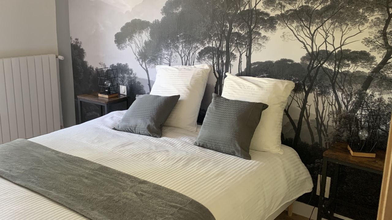 Photo of Bedroom in Jouques