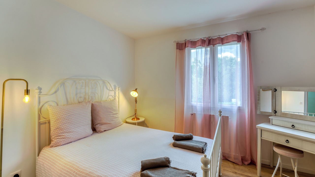 Photo of Bedroom in Lioux