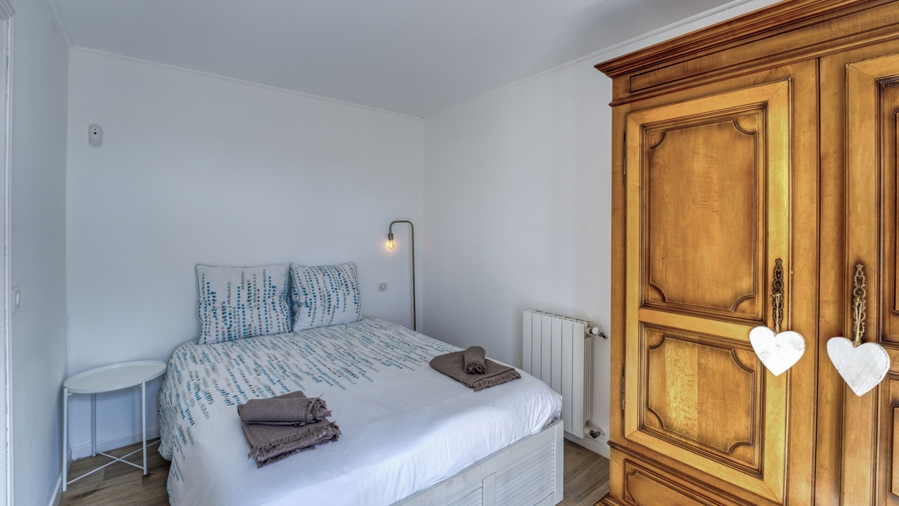 Photo of Bedroom in Lioux