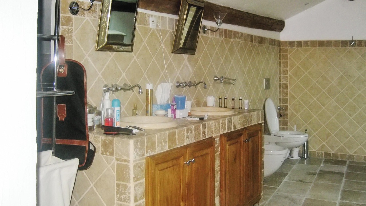 Photo of Bathroom in Molleges