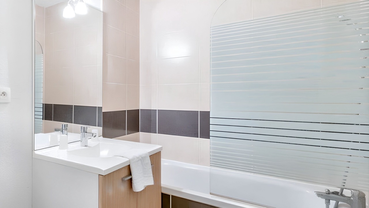 Photo of Bathroom in Saint-Saturnin-les-Avignon