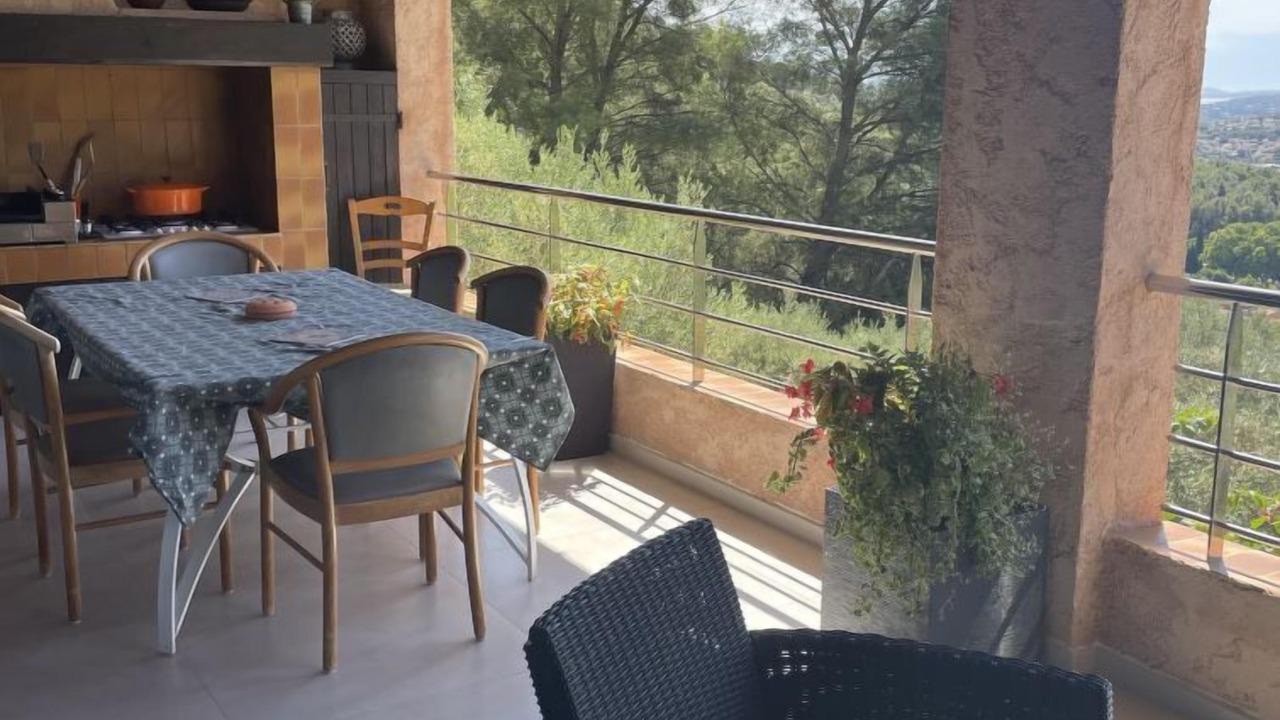 Photo of Bedroom in La Valette-du-Var