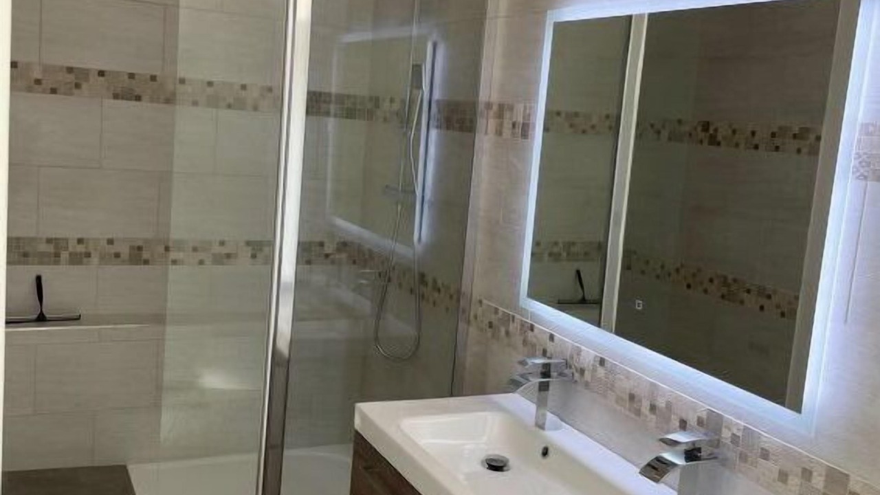Photo of Bathroom in La Valette-du-Var