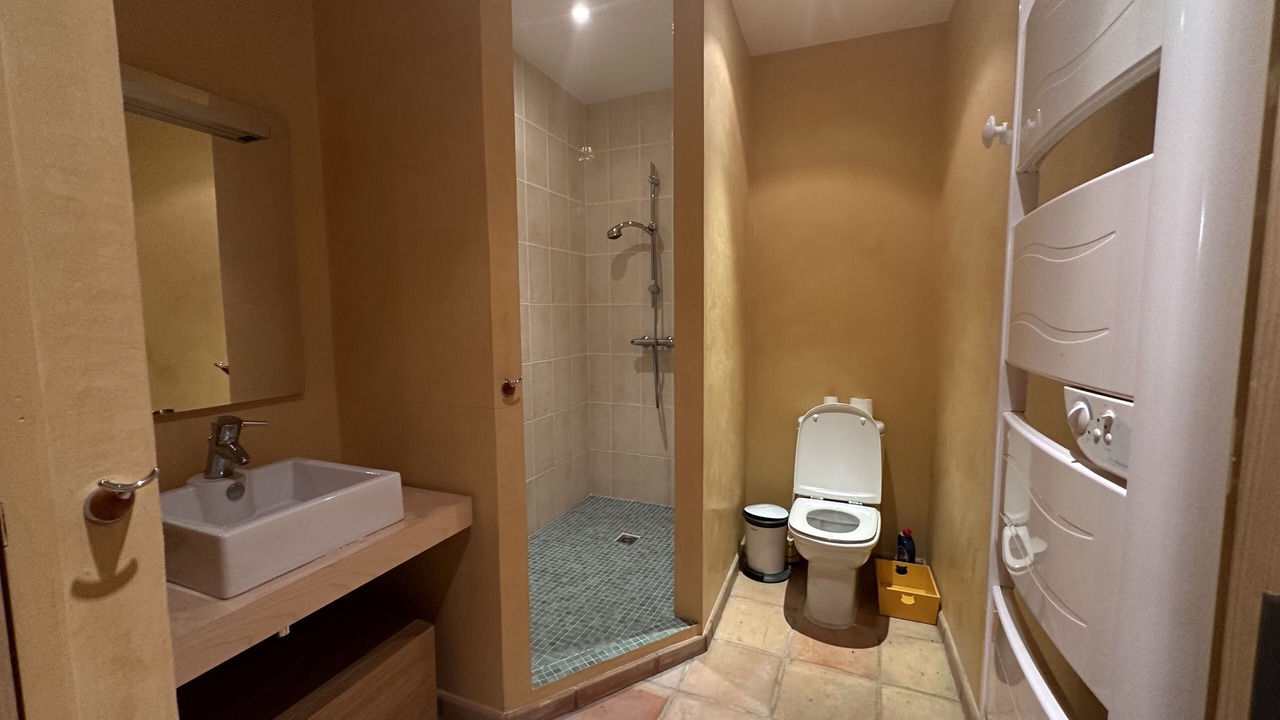 Photo of Bathroom in Caderousse