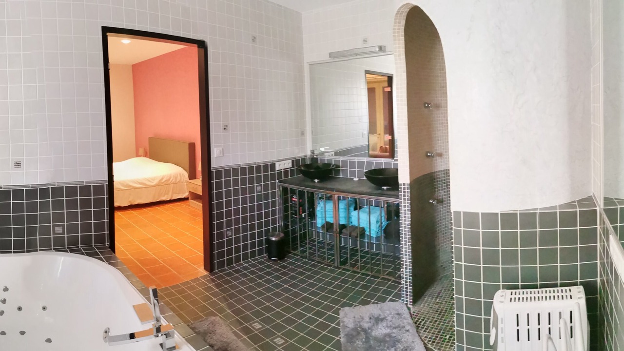 Photo of Bathroom in Tourves