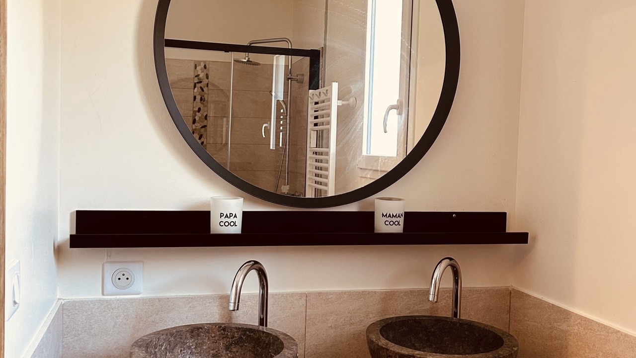 Photo of Bathroom in Molleges
