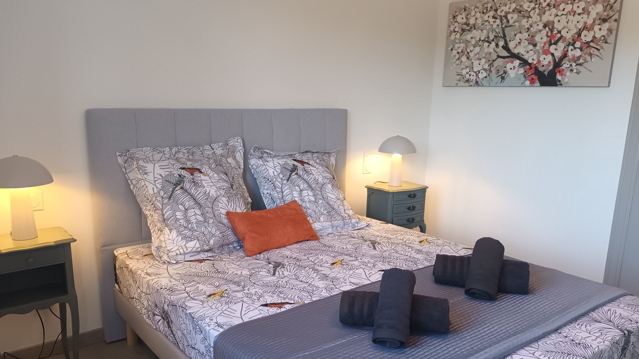 Photo of Bedroom in Orange