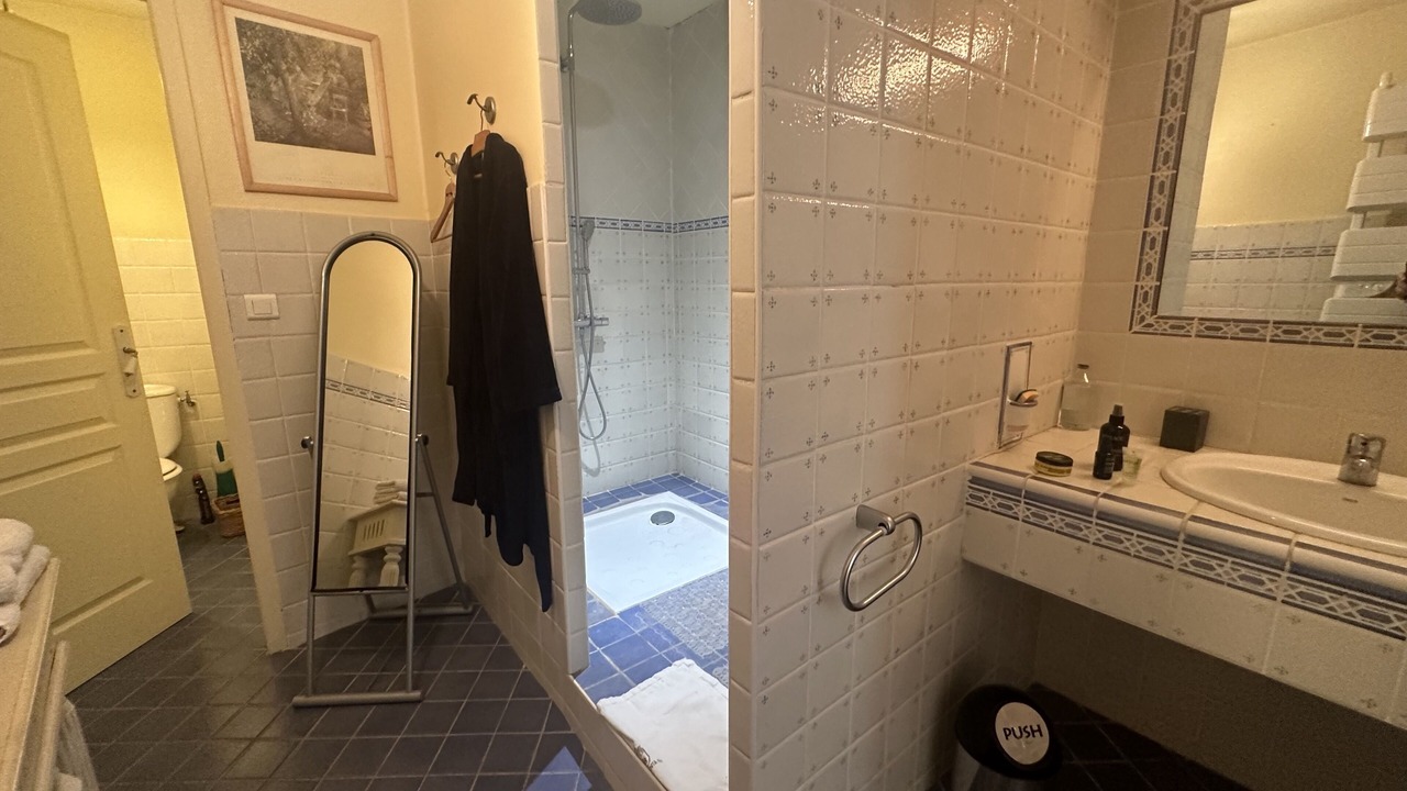 Photo of Bathroom in Caderousse