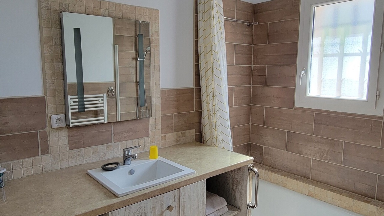Photo of Bathroom in Raphele-les-Arles