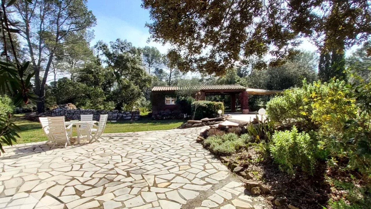 Photo of Outdoor in Cuers
