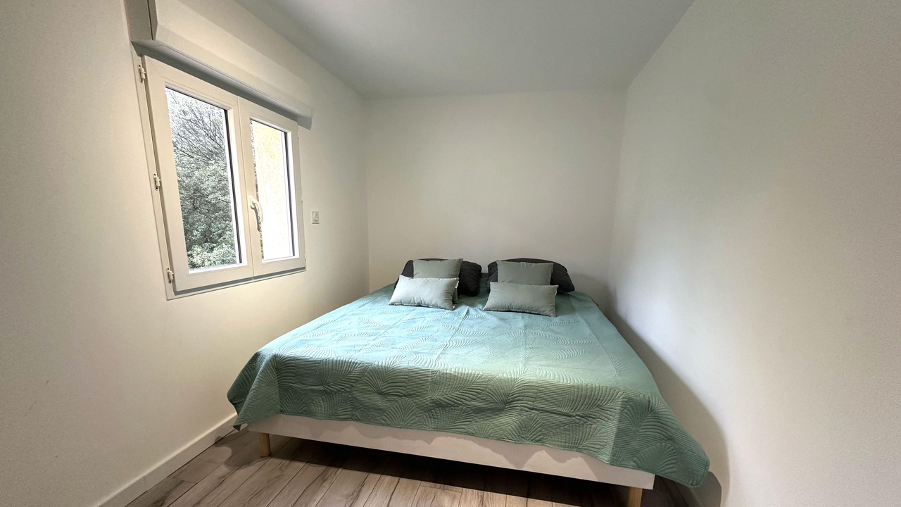 Photo of Bedroom in Cuers