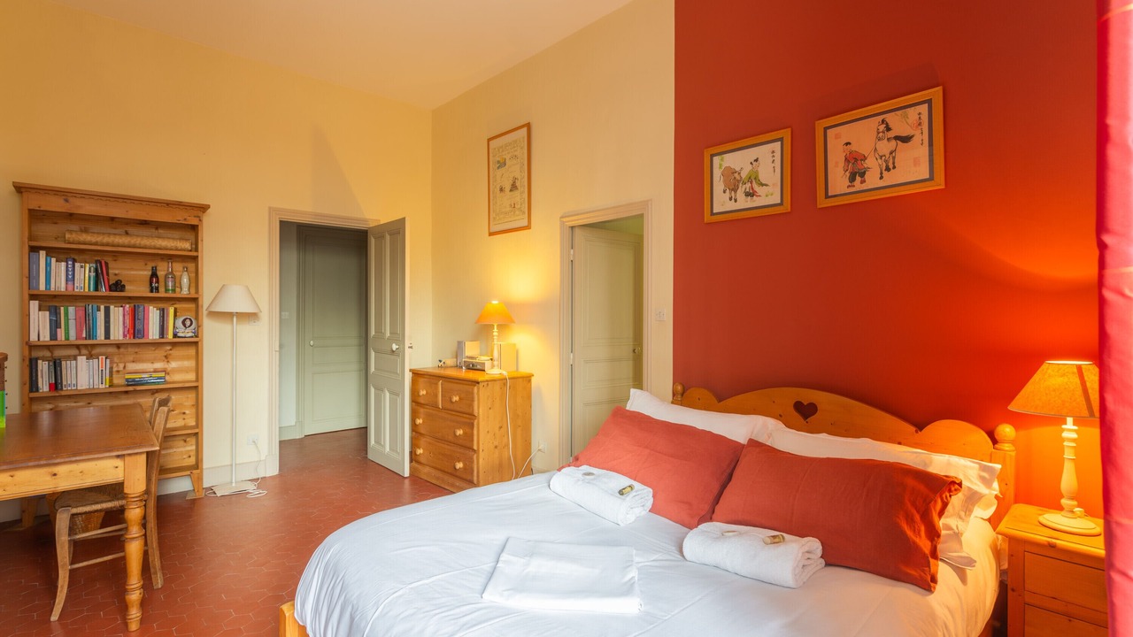 Photo of Bedroom in Orange
