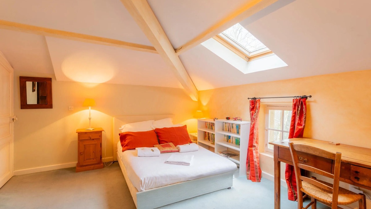 Photo of Bedroom in Orange