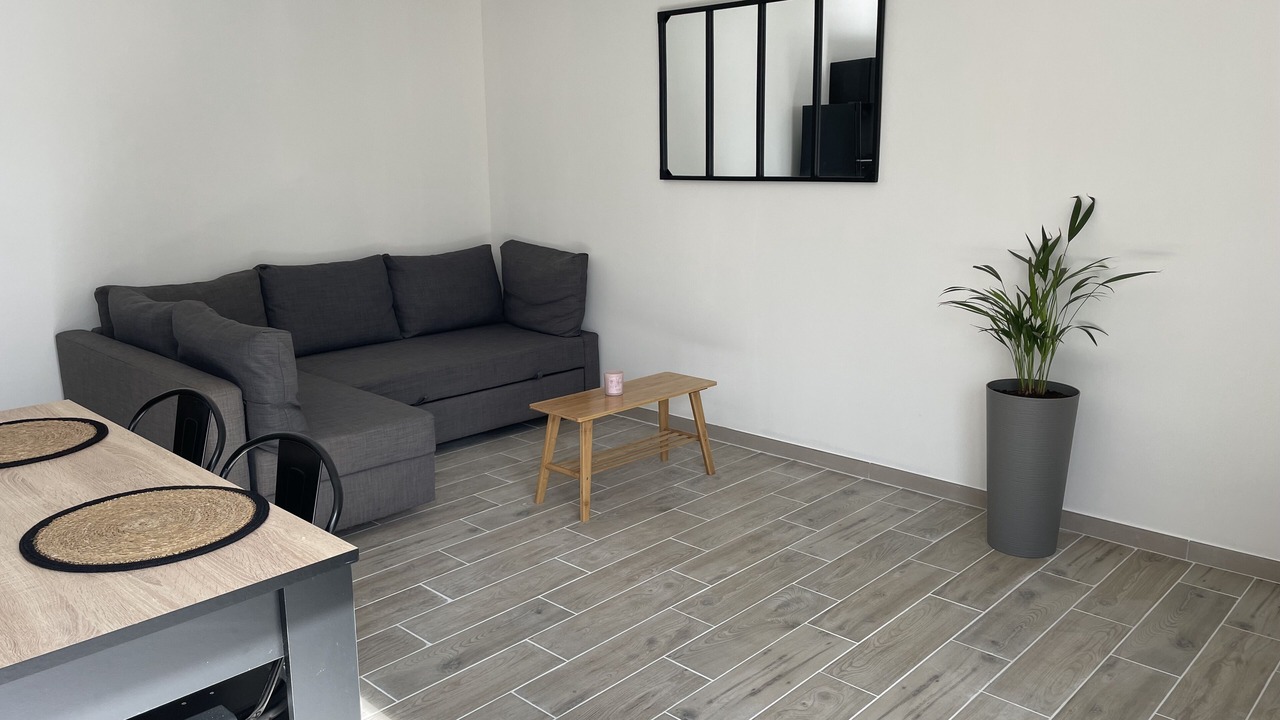 Photo of Livingroom in Orange