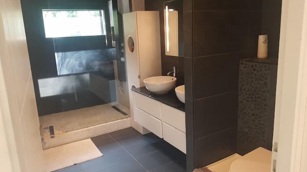 Photo of Bathroom in Vedene