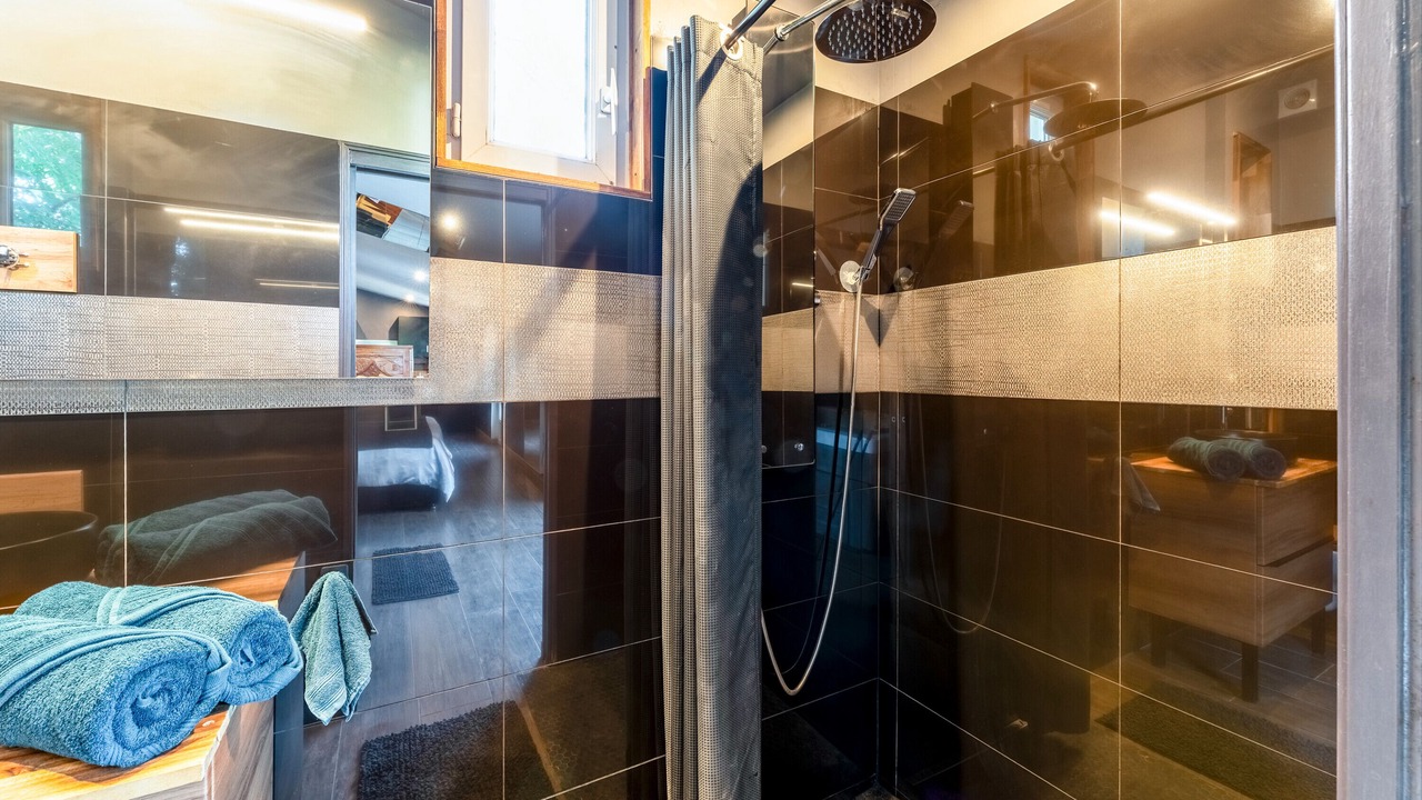 Photo of Bathroom in Caderousse