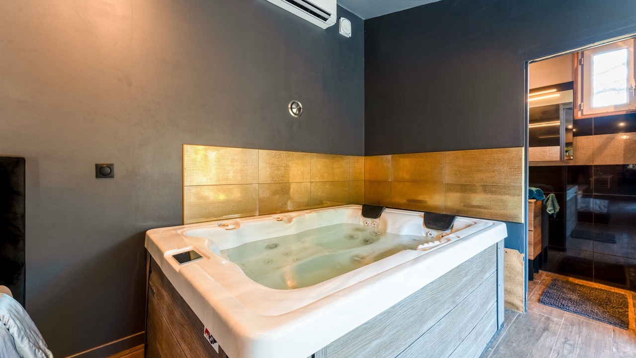 Photo of Bathroom in Caderousse