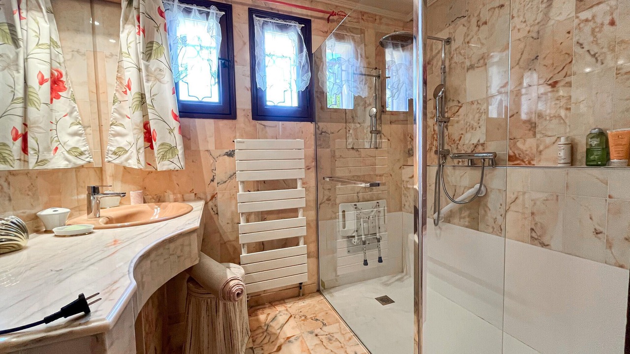 Photo of Bathroom in Cabrieres-dʼAigues