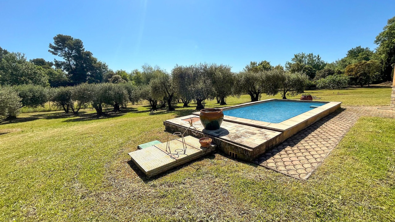 Photo of Outdoor in Cabrieres-dʼAigues