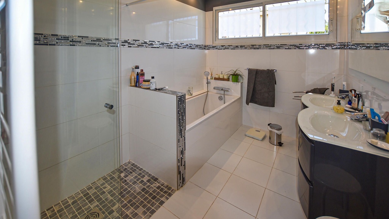 Photo of Bathroom in Morieres-les-Avignon