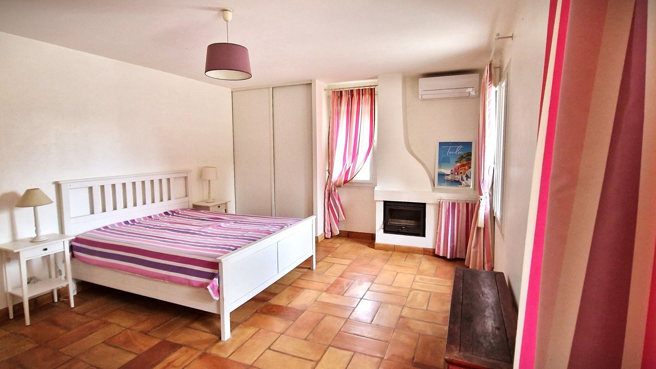 Photo of Bedroom in Cuers