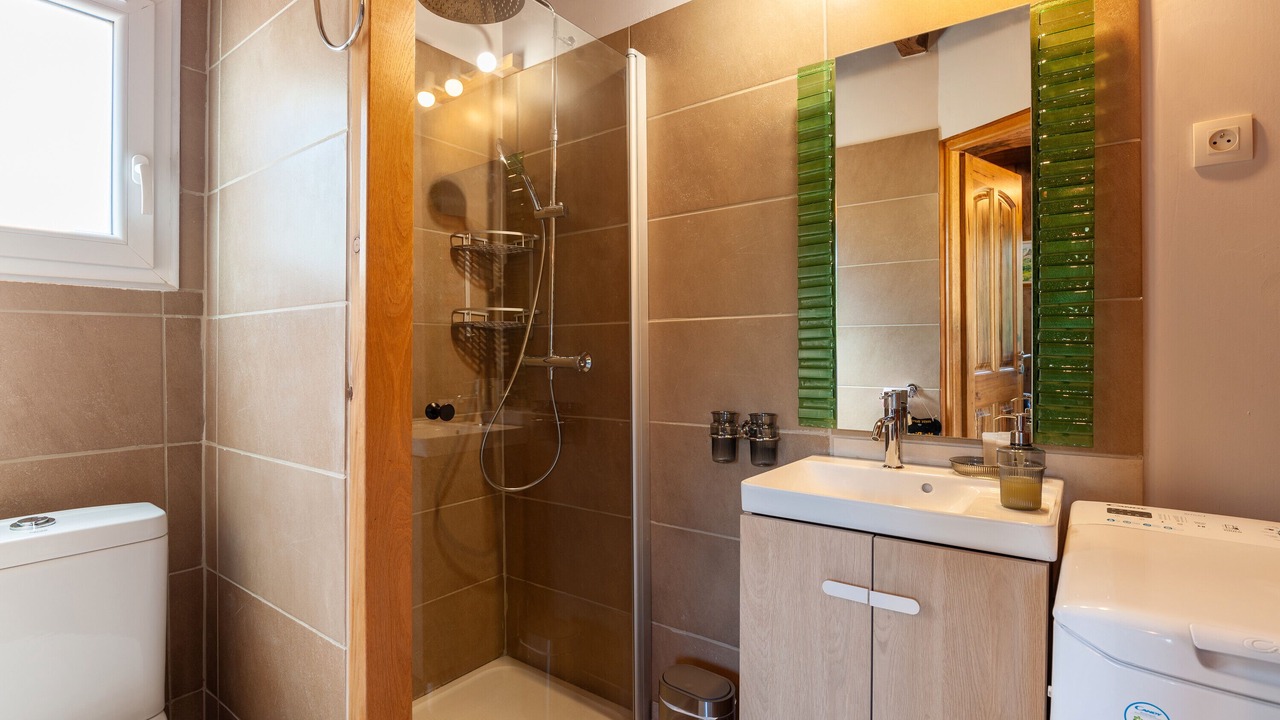Photo of Bathroom in Roquefort-la-Bedoule