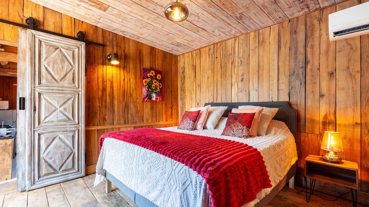 Photo of Bedroom in Roquefort-la-Bedoule