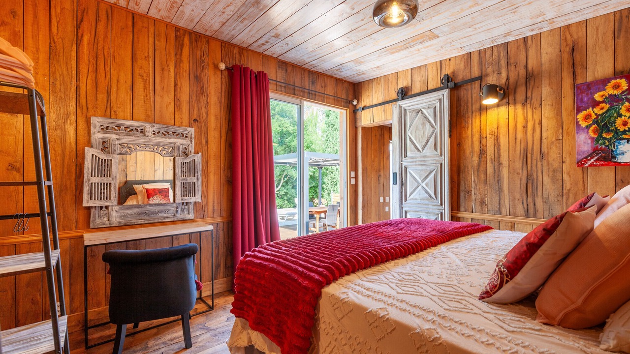 Photo of Bedroom in Roquefort-la-Bedoule