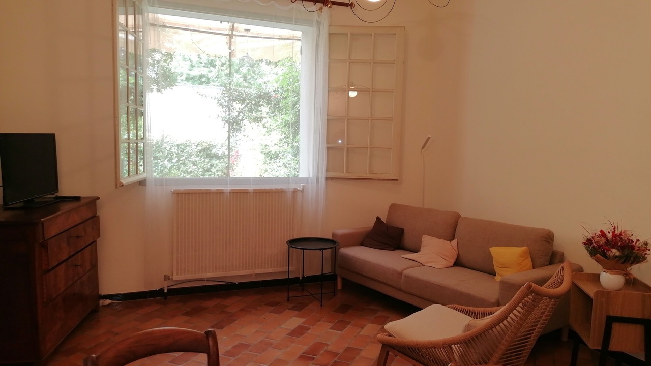 Photo of Livingroom in Orange