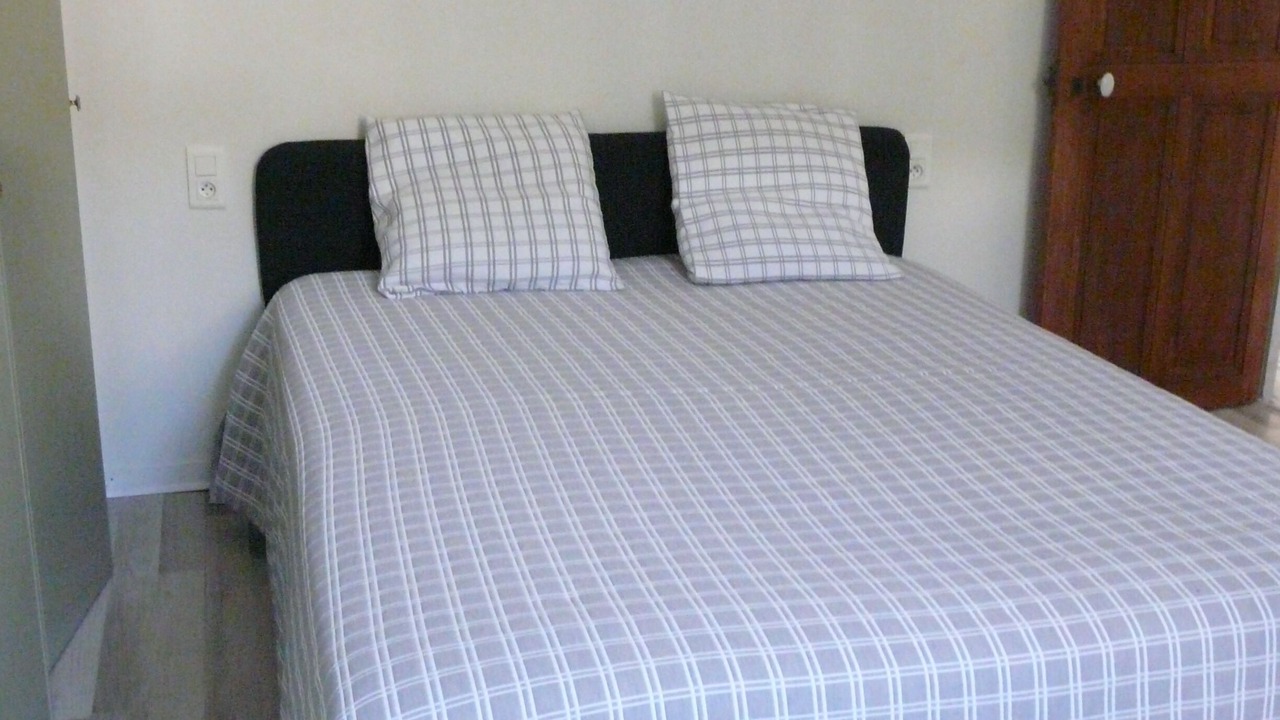 Photo of Bedroom in Orange
