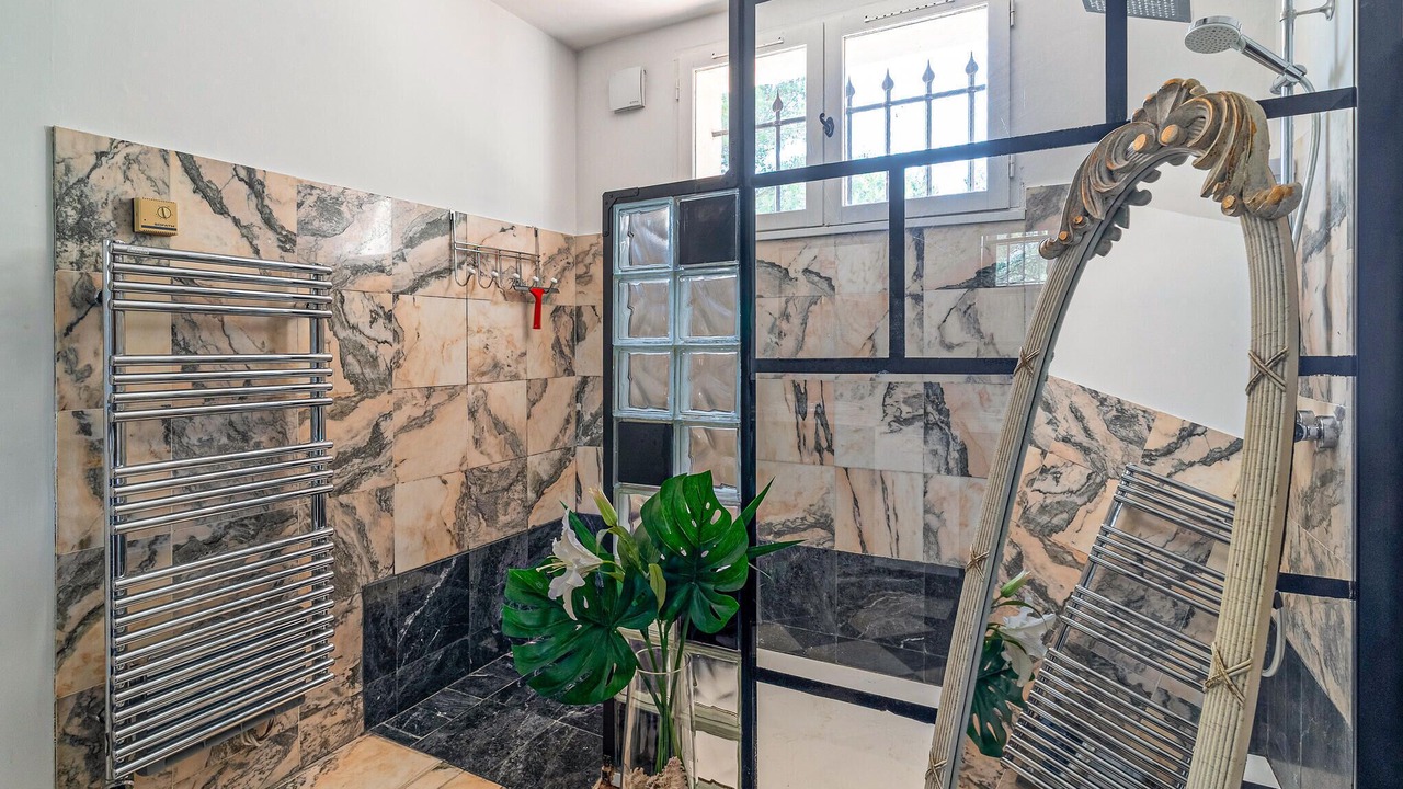 Photo of Bathroom in Venelles