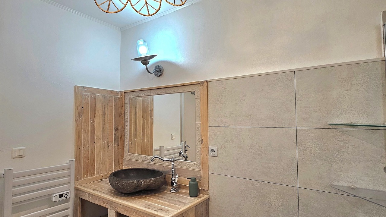 Photo of Bathroom in Caromb