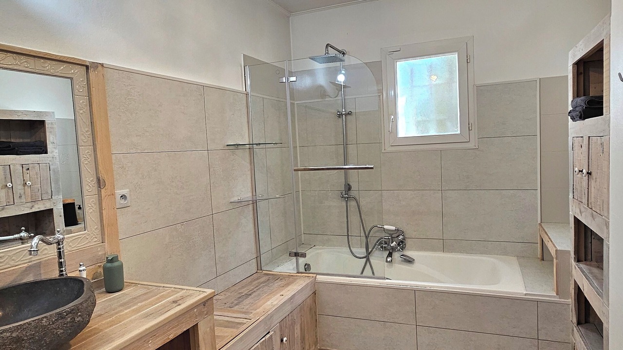 Photo of Bathroom in Caromb