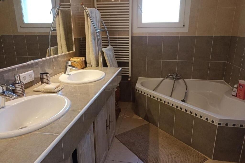 Photo of Bathroom in Saint-Cezaire-sur-Siagne