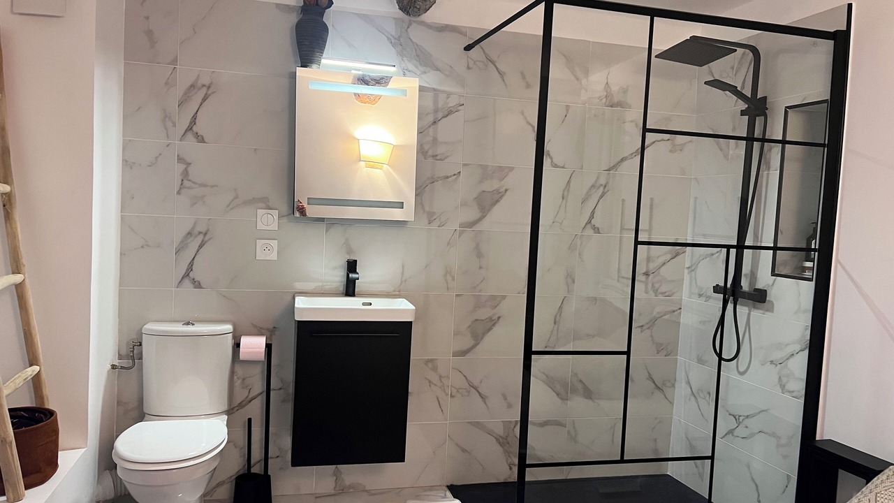 Photo of Bathroom in Couronne Urbaine