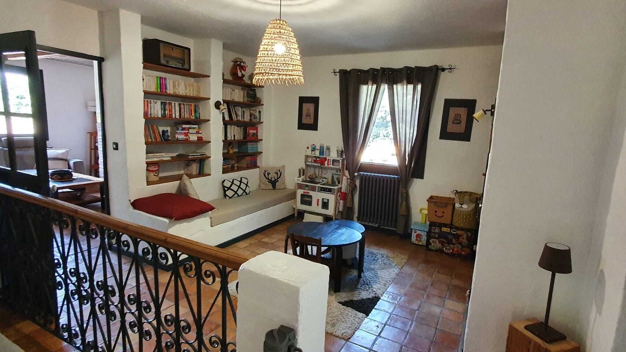 Photo of Livingroom in Puget