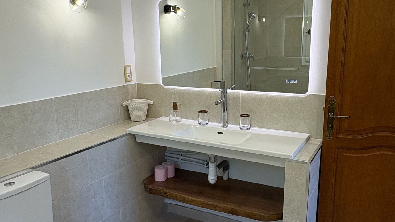 Photo of Bathroom in Saze