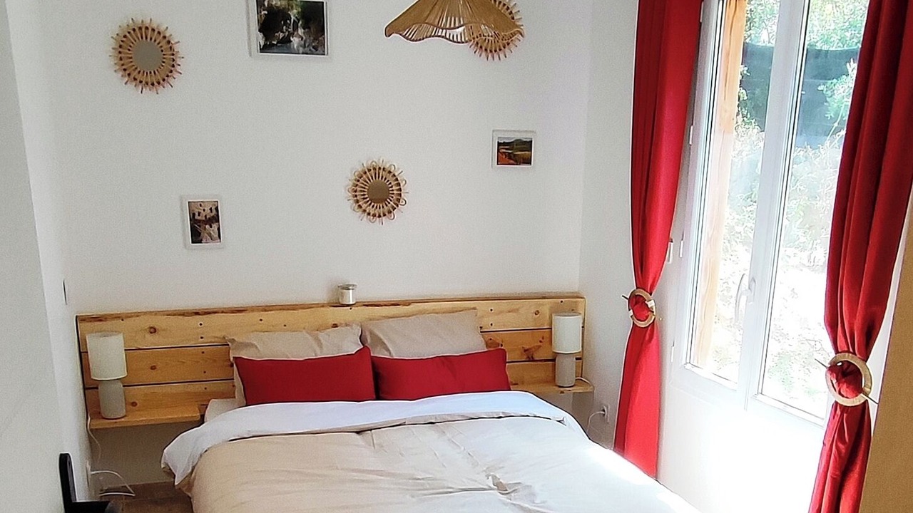 Photo of Bedroom in Saint-Mitre-les-Remparts