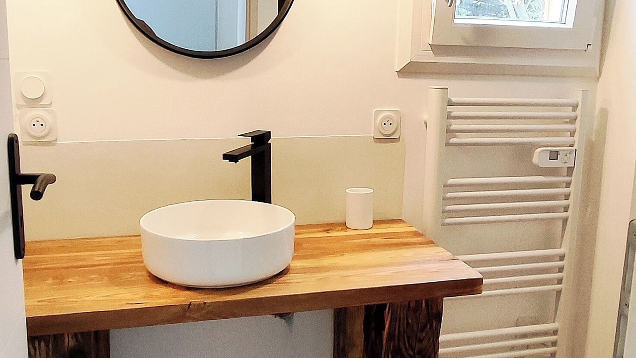 Photo of Bathroom in Saint-Mitre-les-Remparts