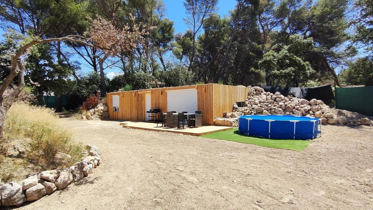 Photo of Outdoor in Saint-Mitre-les-Remparts