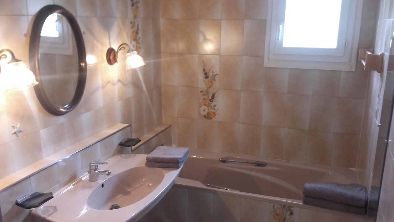 Photo of Bathroom in Velleron
