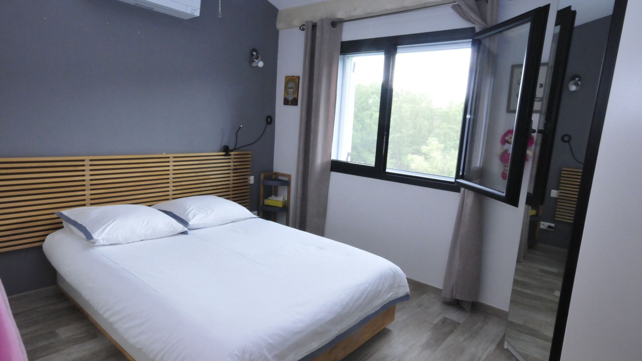 Photo of Bedroom in Tourves