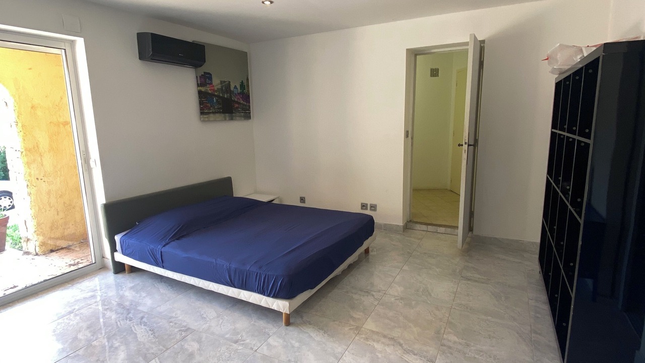 Photo of Bedroom in Saint-Cezaire-sur-Siagne