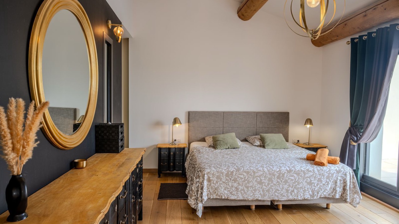 Photo of Bedroom in Orange