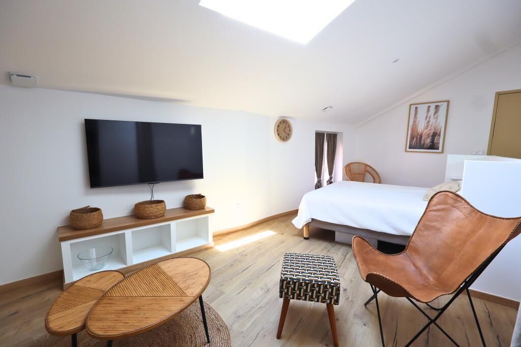 Photo of Bedroom in Camaret-sur-Aigues