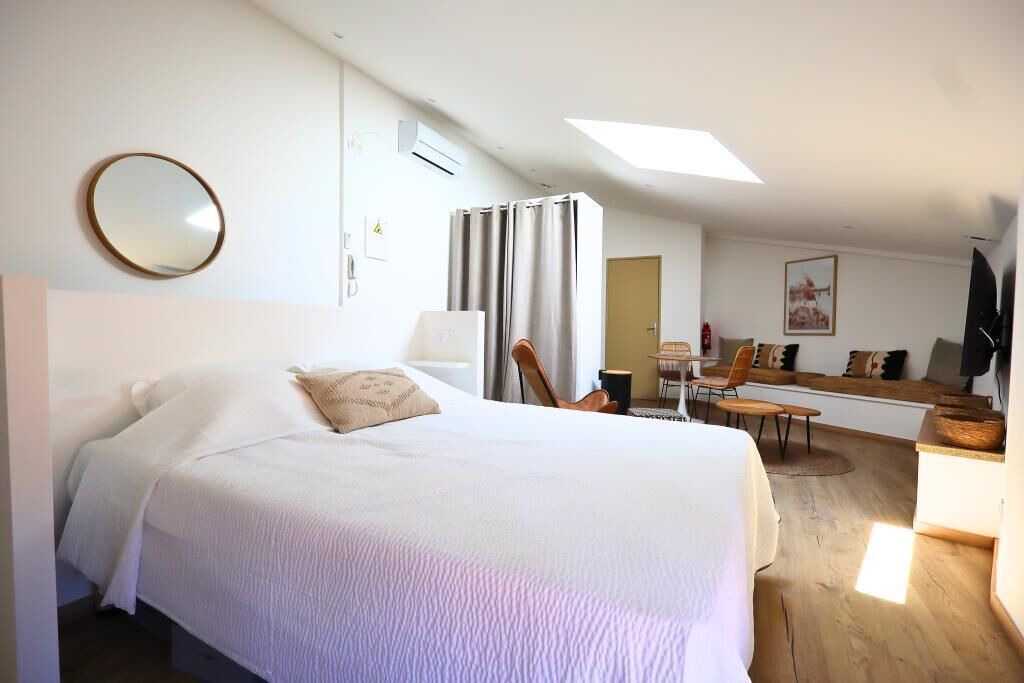 Photo of Bedroom in Camaret-sur-Aigues