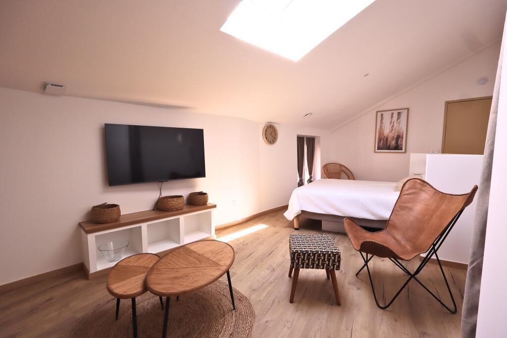 Photo of Bedroom in Camaret-sur-Aigues