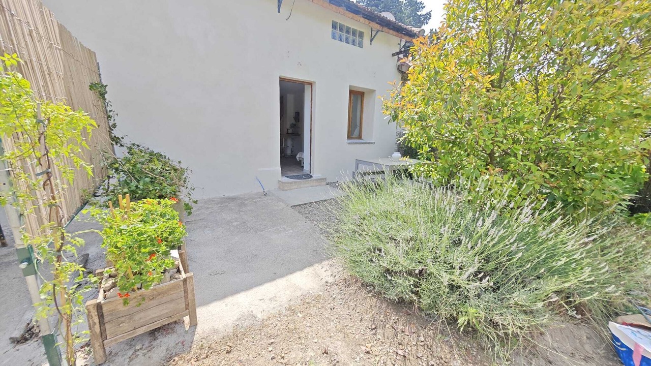 Photo of Outdoor in Chateauneuf-de-Gadagne
