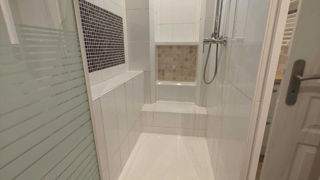 Photo of Bathroom in Chateauneuf-de-Gadagne