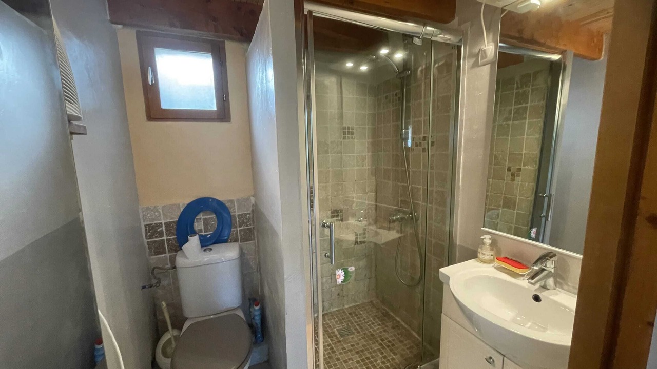 Photo of Bathroom in Velleron